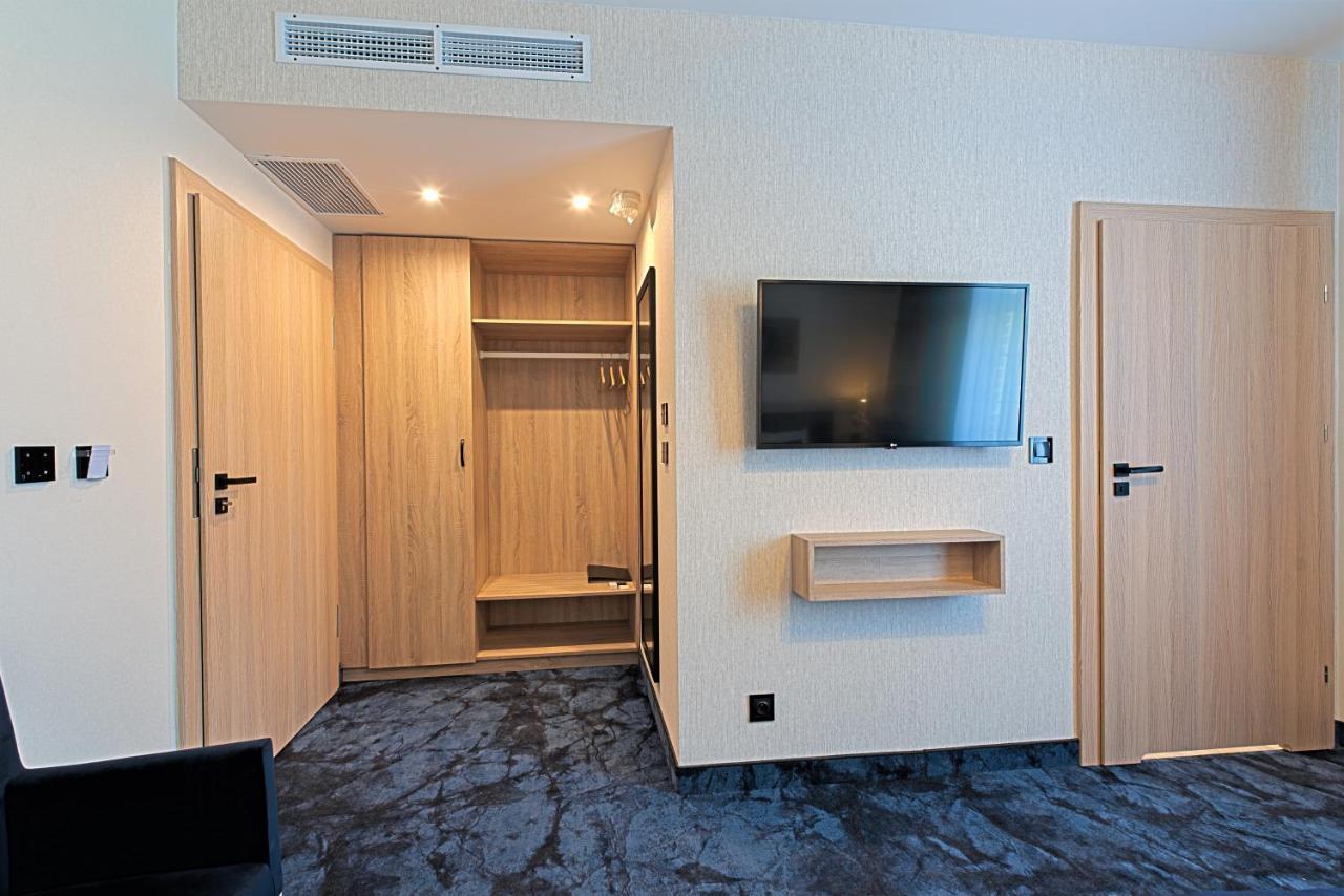 Ignasiak Hotel Września Exteriör bild