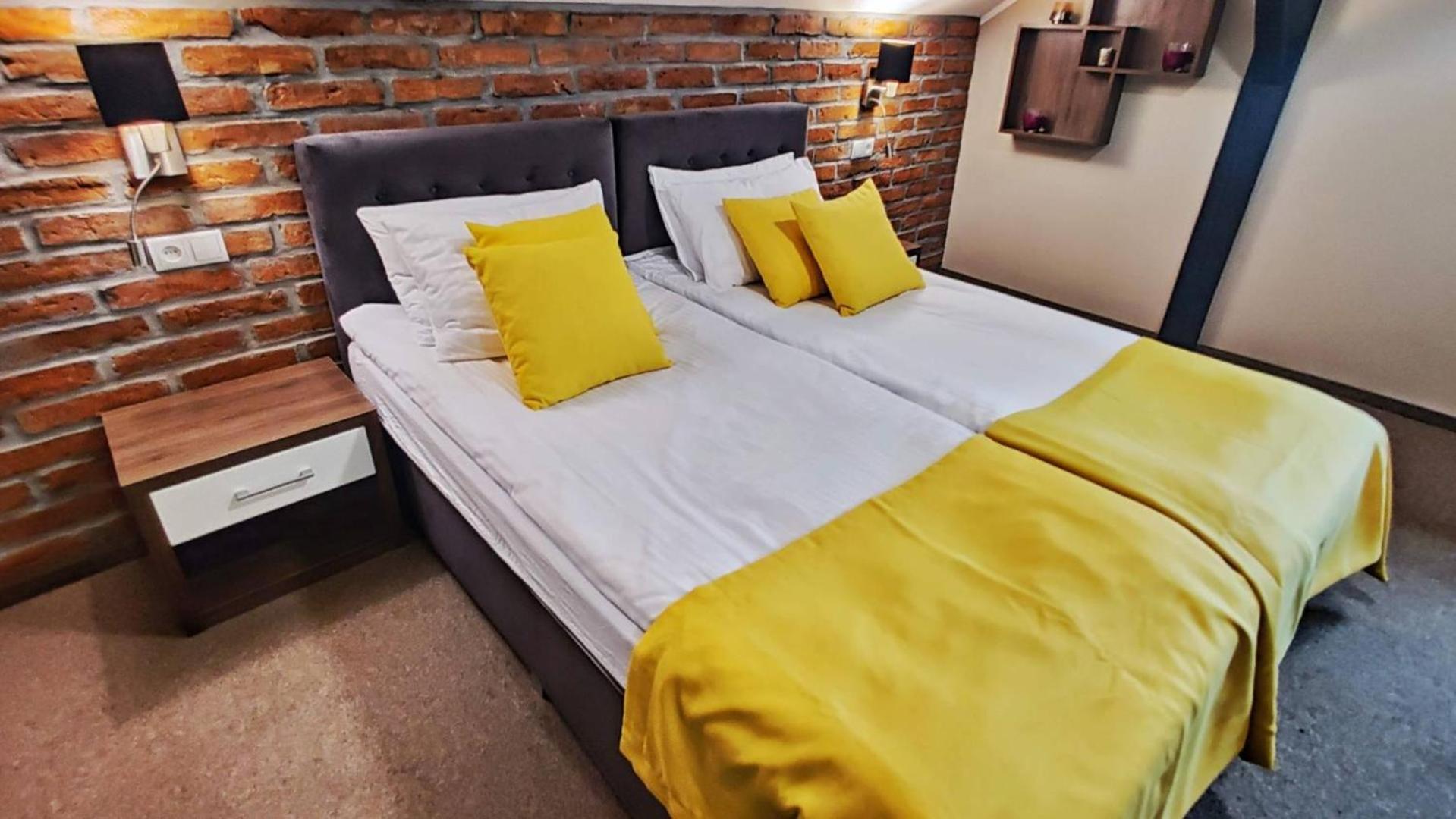 Ignasiak Hotel Września Exteriör bild