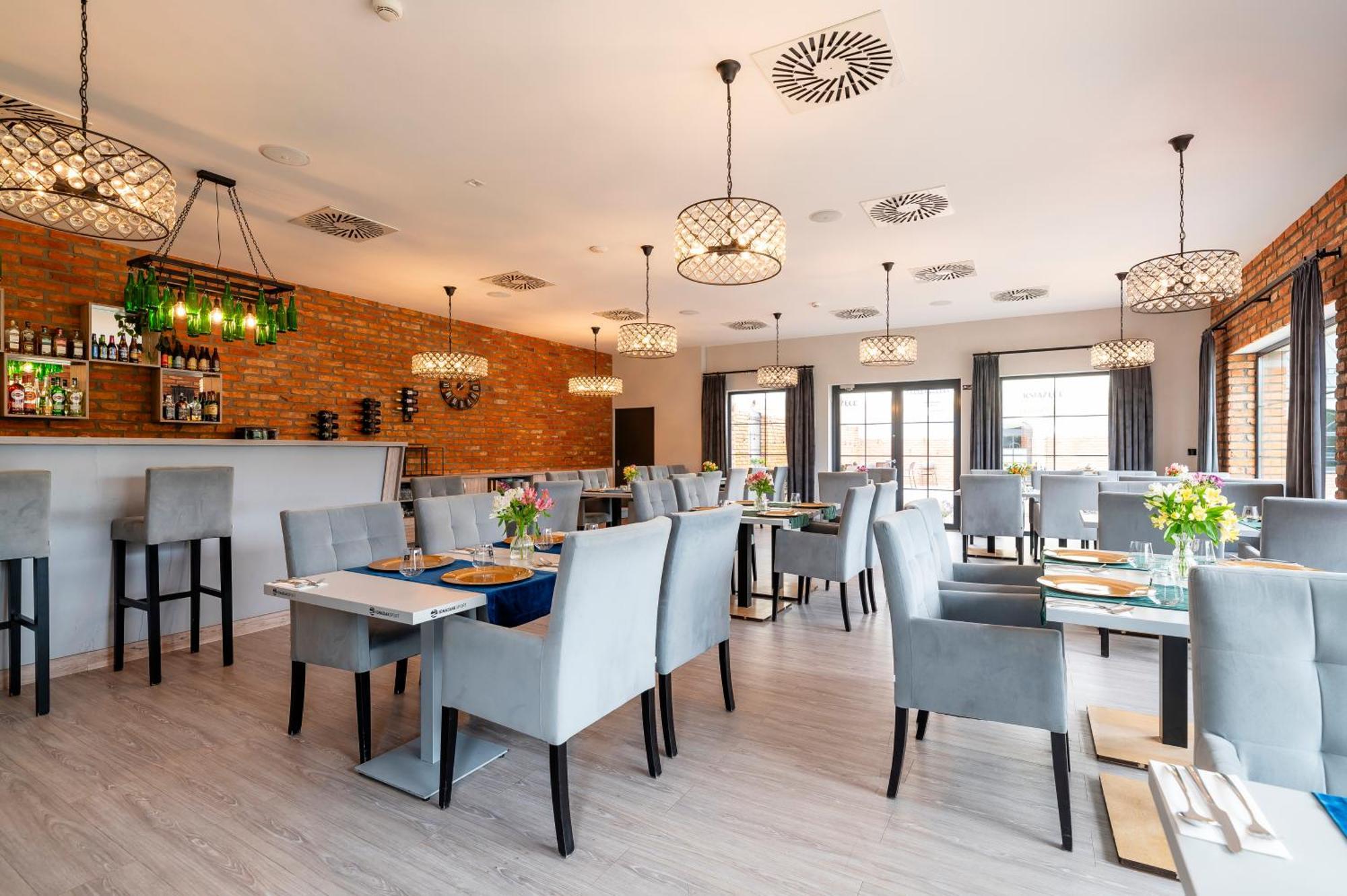 Ignasiak Hotel Września Exteriör bild