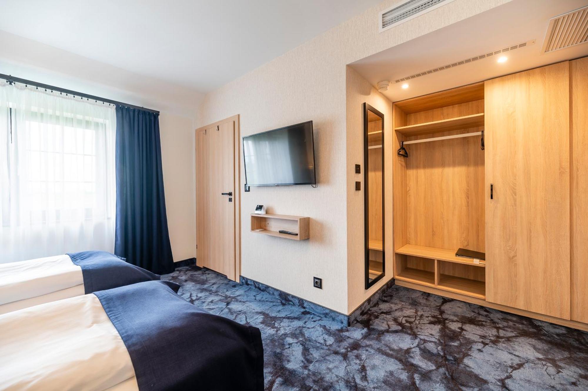 Ignasiak Hotel Września Exteriör bild