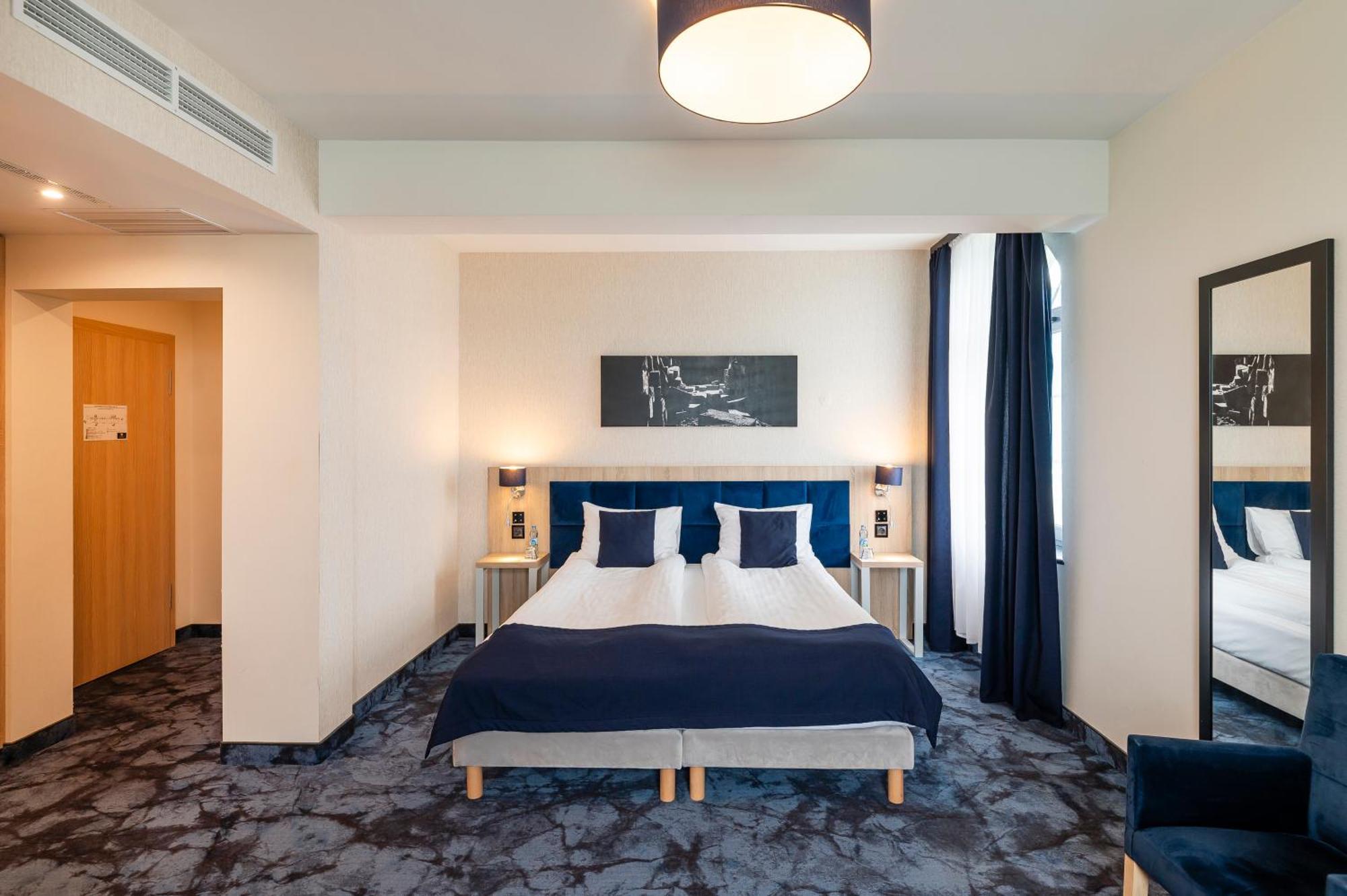 Ignasiak Hotel Września Exteriör bild